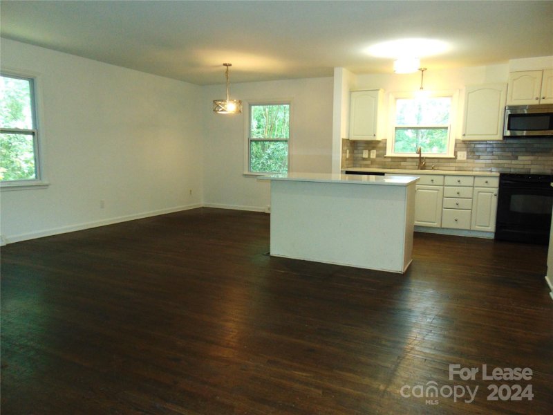 Property image 3 at 918 Tally Ho Court, Charlotte, NC 28212
