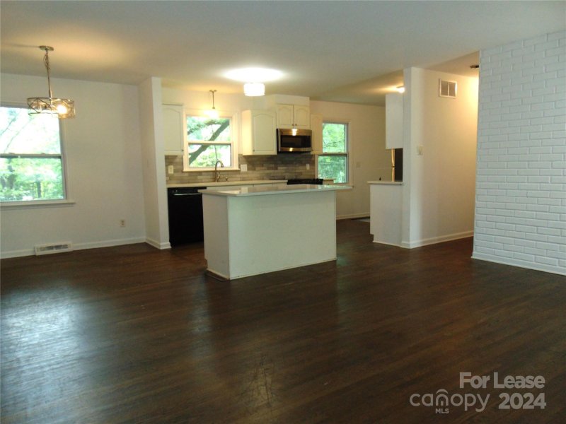 Property image 4 at 918 Tally Ho Court, Charlotte, NC 28212