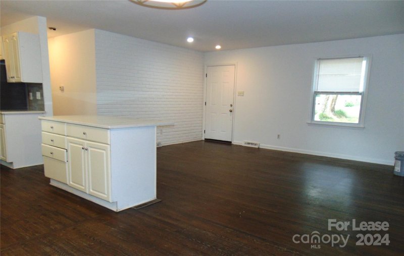 Property image 5 at 918 Tally Ho Court, Charlotte, NC 28212