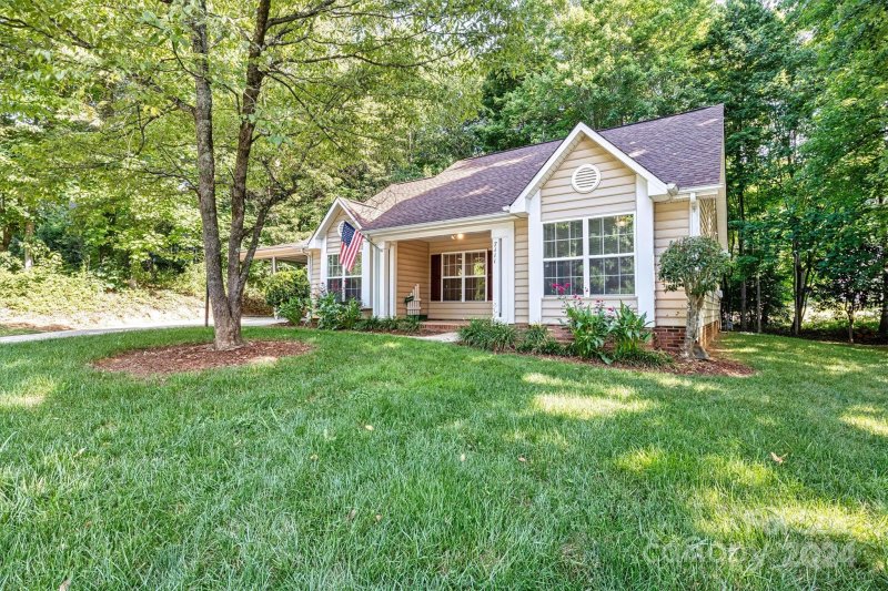 Property image 2 at 7111 Hunters Bluff Drive, Denver, NC 28037