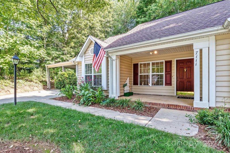 Property image 3 at 7111 Hunters Bluff Drive, Denver, NC 28037