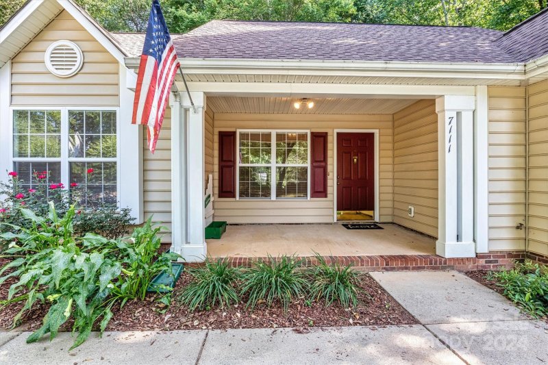 Property image 4 at 7111 Hunters Bluff Drive, Denver, NC 28037