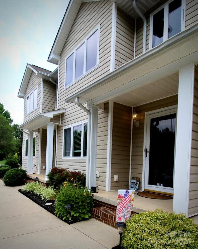 3261 White Oak Court