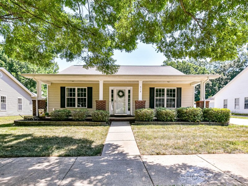 312 Llewellyn Street