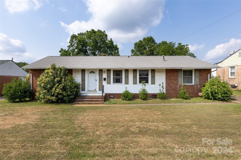 Property image 2 at 3829 Shamrock Drive, Charlotte, NC 28215