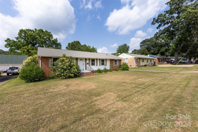 Property image 3 at 3829 Shamrock Drive, Charlotte, NC 28215