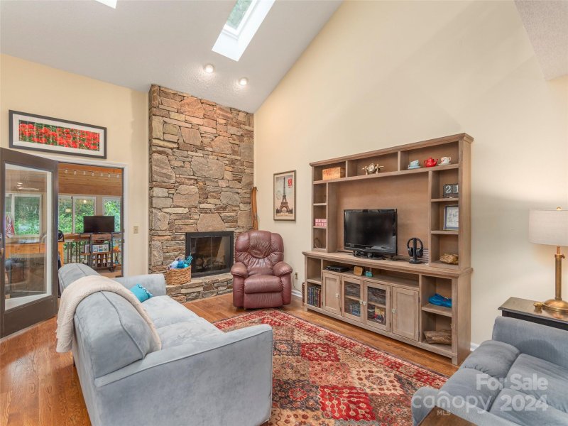 Property image 5 at 304 Laurel Oak Lane, Hendersonville, NC 28791