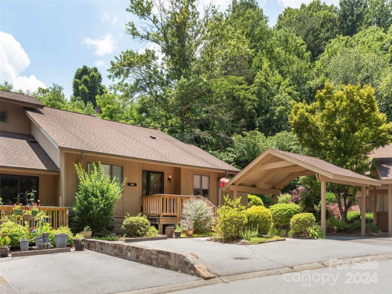 Property image 2 at 1106 Red Oak Drive, Hendersonville, NC 28791