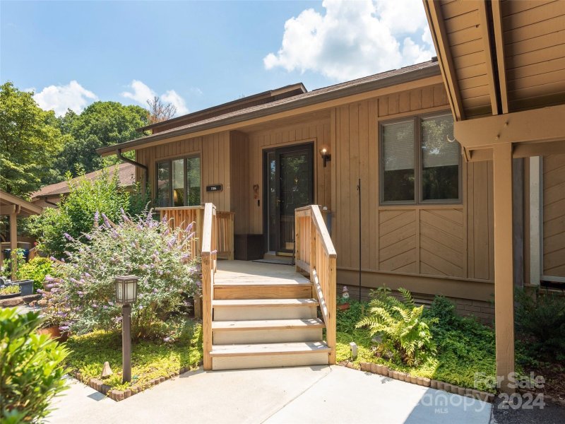 Property image 3 at 1106 Red Oak Drive, Hendersonville, NC 28791