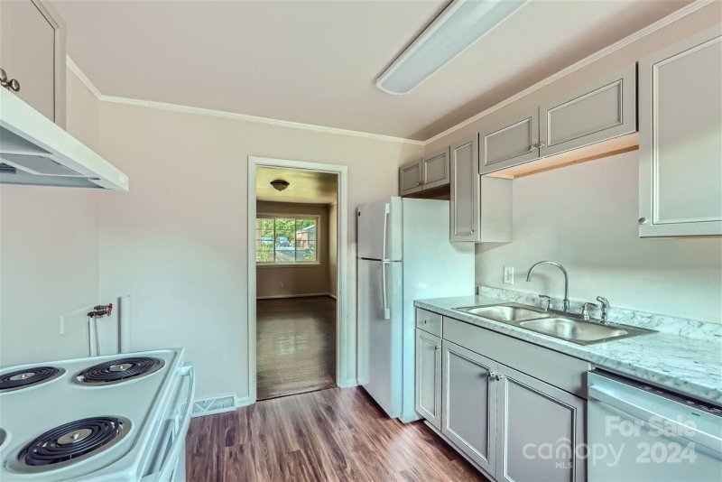 Property image 4 at 3226 Minnesota Road, Charlotte, NC 28208