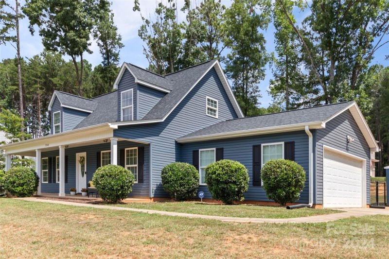 Property image 4 at 202 Olde Coach Lane, Crouse, NC 28033