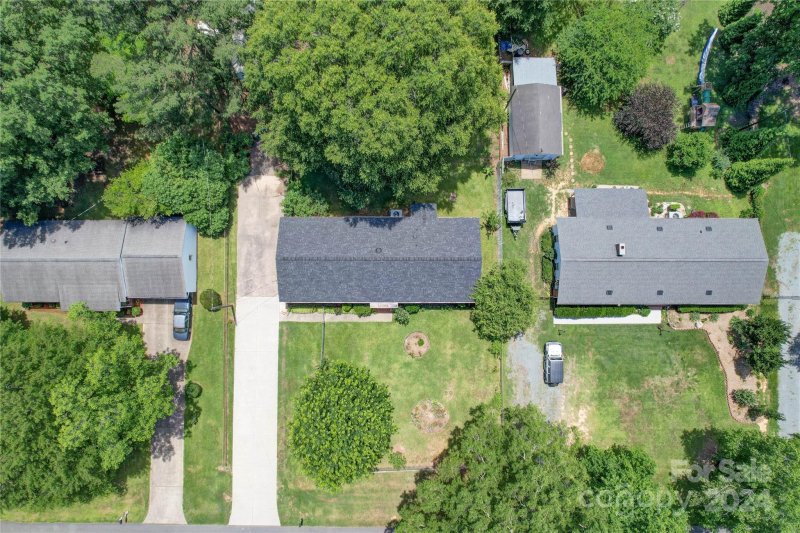 Property image 2 at 318 Meadowbrook Drive, Matthews, NC 28104