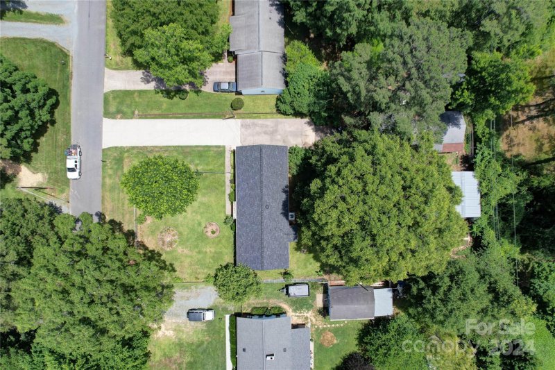 Property image 3 at 318 Meadowbrook Drive, Matthews, NC 28104