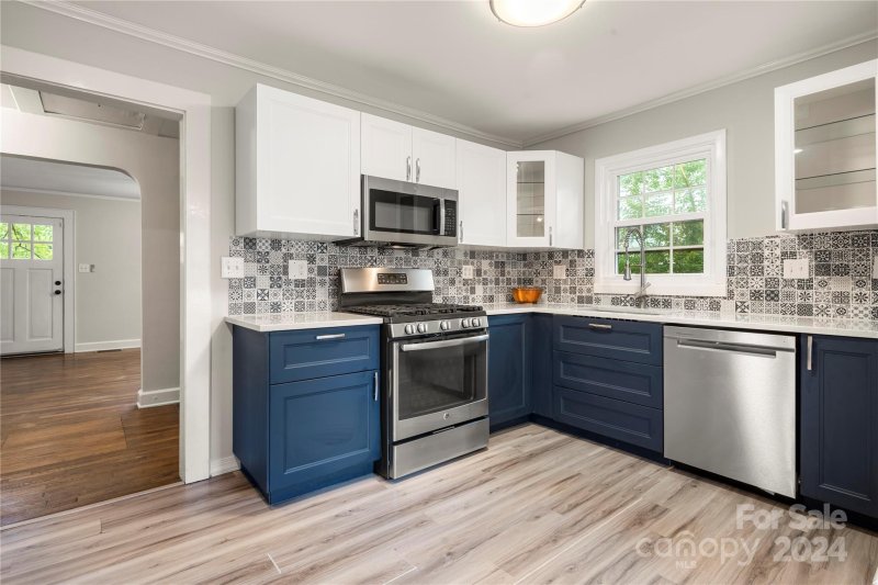 Property image 3 at 3225 Commonwealth Avenue, Charlotte, NC 28205