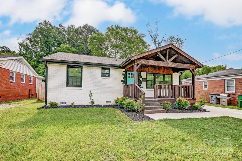 Property image 3 at 1904 Welch Place, Charlotte, NC 28216