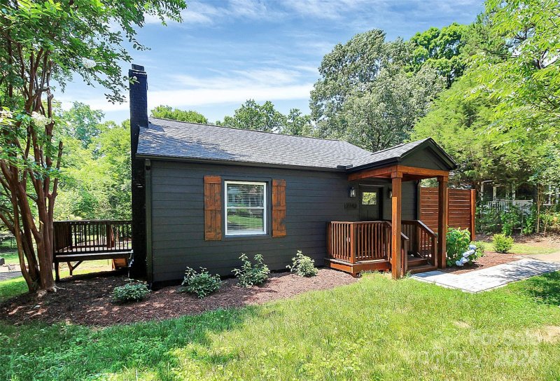 Property image 3 at 2742 Mayflower Road, Charlotte, NC 28208