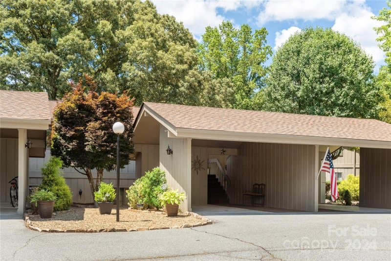 108 Glen Cannon Point