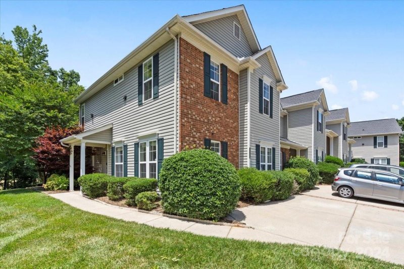 Property image 2 at 8929 Cinnabay Drive, Charlotte, NC 28216