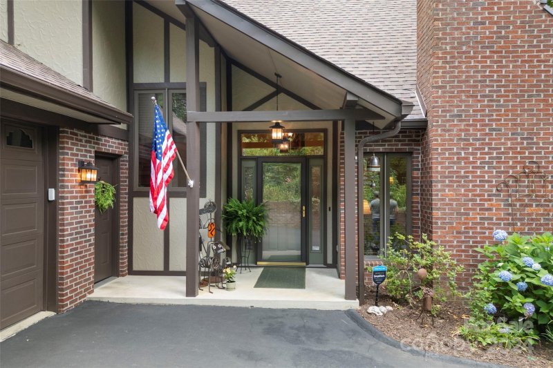 740 N Sunlight Ridge Court