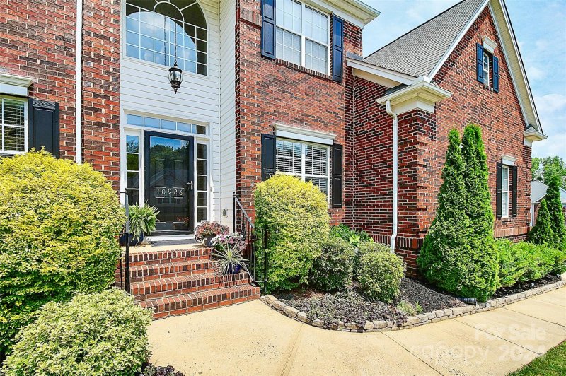 Property image 3 at 10926 Valley Spring Drive, Charlotte, NC 28277