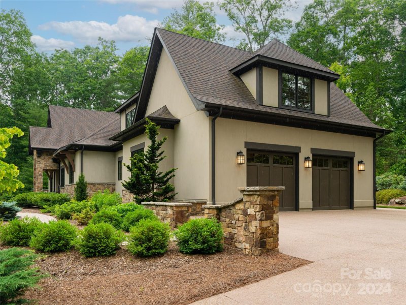 Property image 2 at 8 Chauncey Circle, Asheville, NC 28803