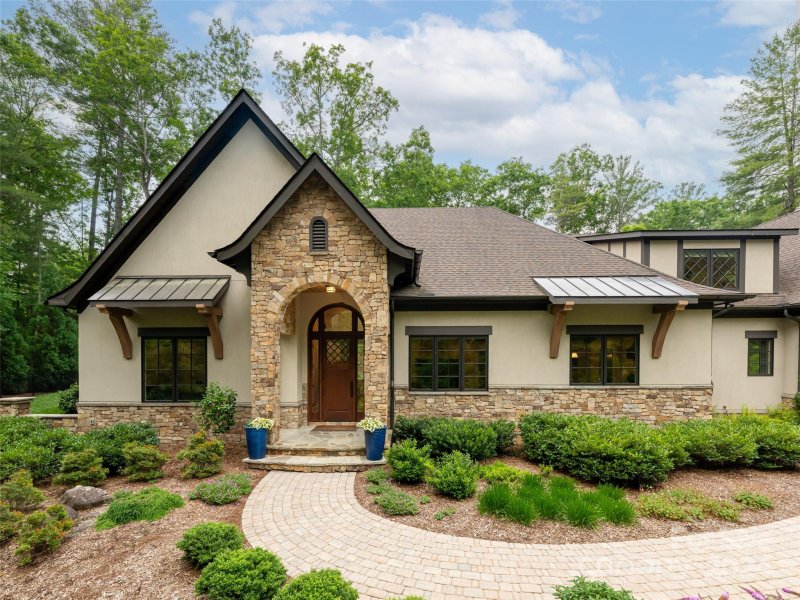 Property image 3 at 8 Chauncey Circle, Asheville, NC 28803