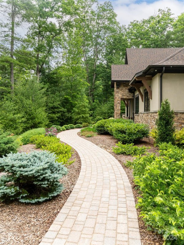 Property image 4 at 8 Chauncey Circle, Asheville, NC 28803