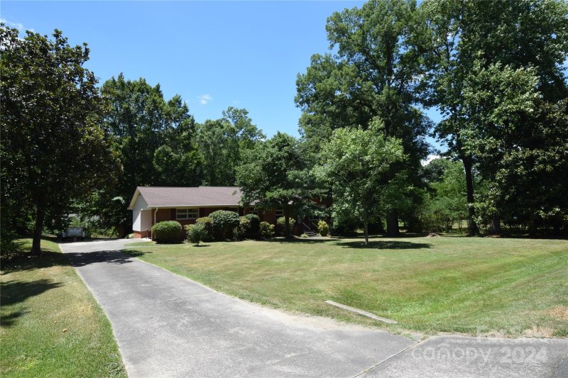 Property image 2 at 153 Woodlynn Drive, Charlotte, NC 28214