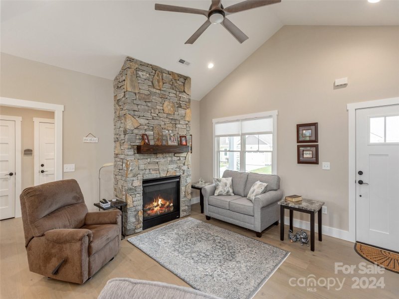 Property image 3 at 75 Olde Oak Way, Hendersonville, NC 28731