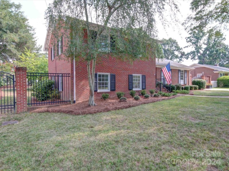 Property image 2 at 1112 Woodvale Avenue, Gastonia, NC 28054