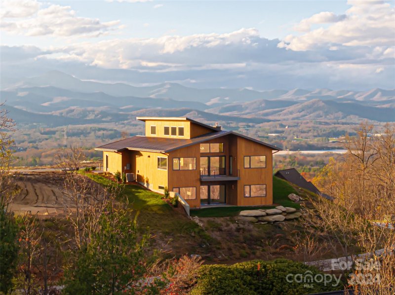 Property image 2 at 26 N Watchman Drive, Hendersonville, NC 28791