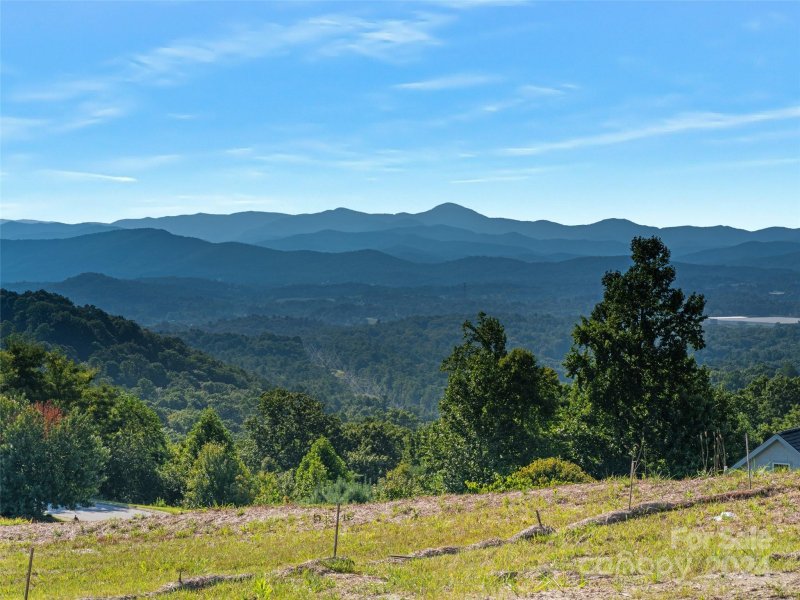 Property image 4 at 26 N Watchman Drive, Hendersonville, NC 28791