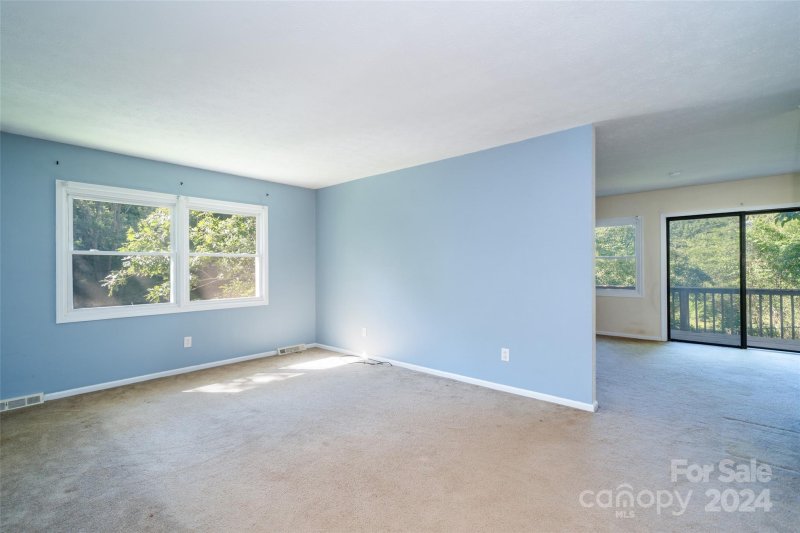 Property image 3 at 32 Brookcliff Drive, Asheville, NC 28804