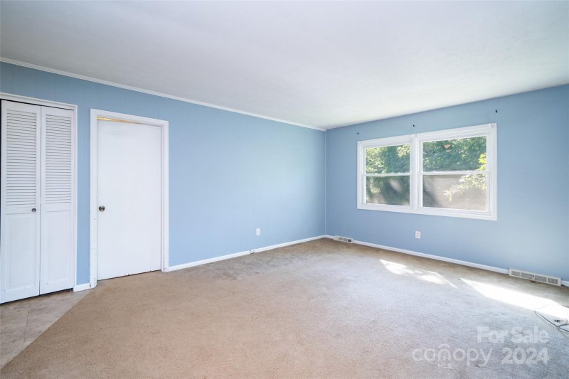 Property image 4 at 32 Brookcliff Drive, Asheville, NC 28804