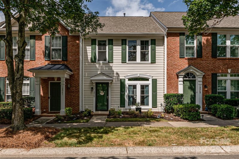 Property image 2 at 19045 Coachmans Trace, Cornelius, NC 28031