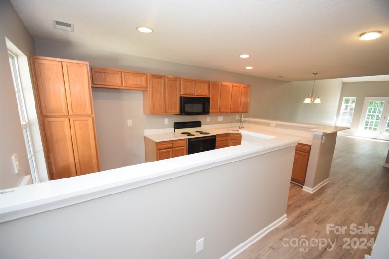 Property image 3 at 10209 University Park Lane, Charlotte, NC 28213