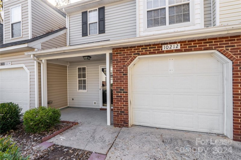 Property image 2 at 10212 University Park Lane, Charlotte, NC 28213