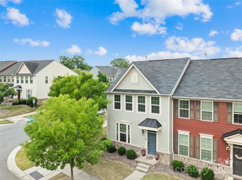 Property image 3 at 1732 Fleetwood Drive, Charlotte, NC 28208