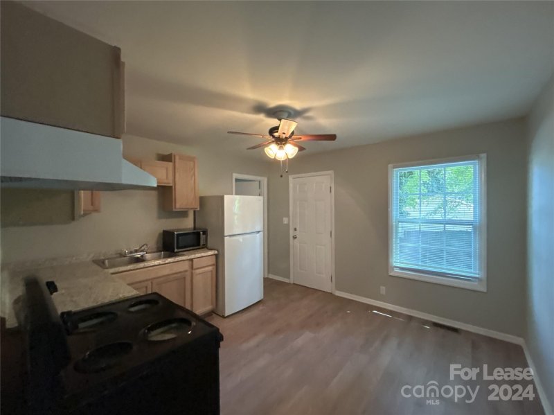 Property image 5 at 2818 Ravencroft Drive, Charlotte, NC 28208