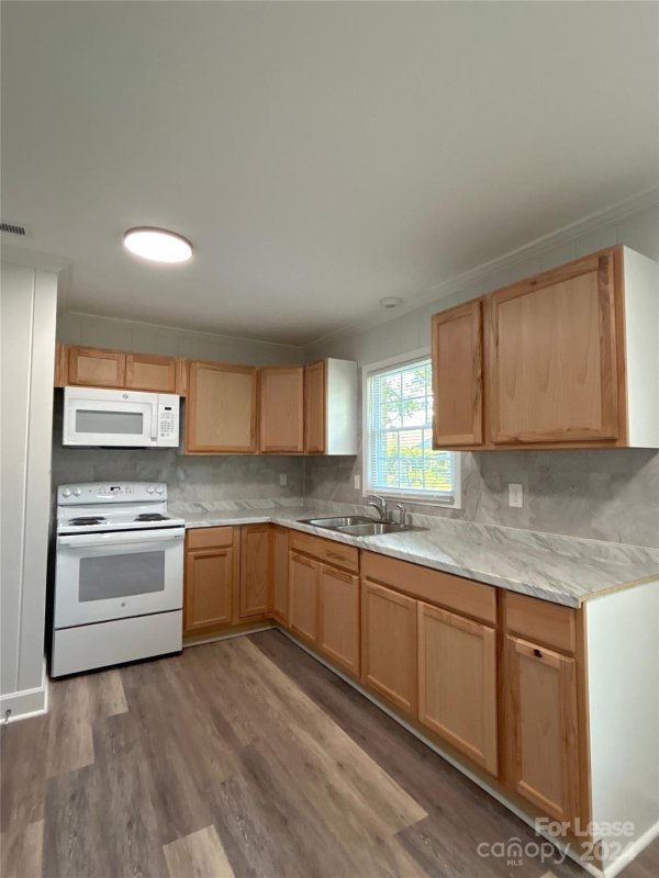 Property image 5 at 7428 Briardale Drive, Charlotte, NC 28212