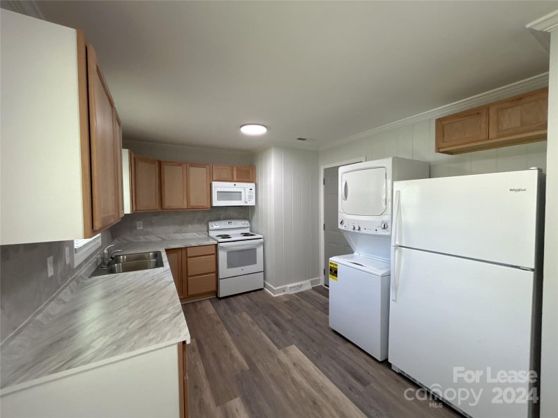 Property image 3 at 7430 Briardale Drive, Charlotte, NC 28212