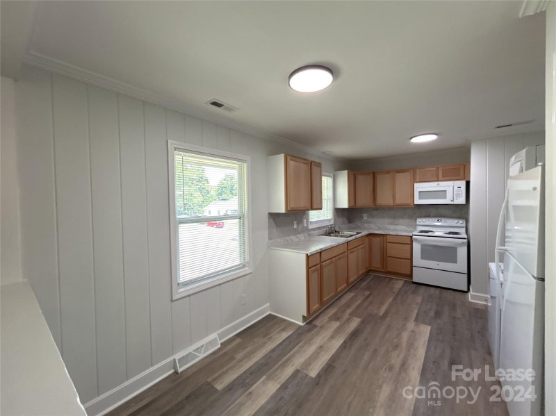 Property image 4 at 7430 Briardale Drive, Charlotte, NC 28212