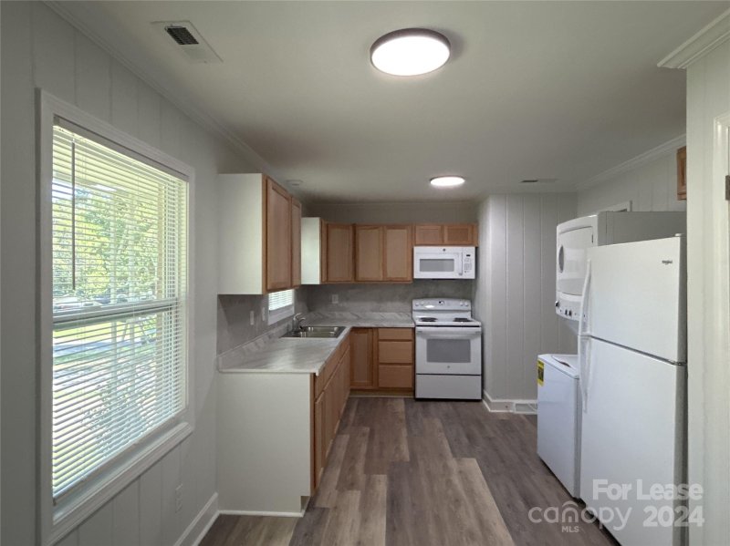 Property image 5 at 7430 Briardale Drive, Charlotte, NC 28212