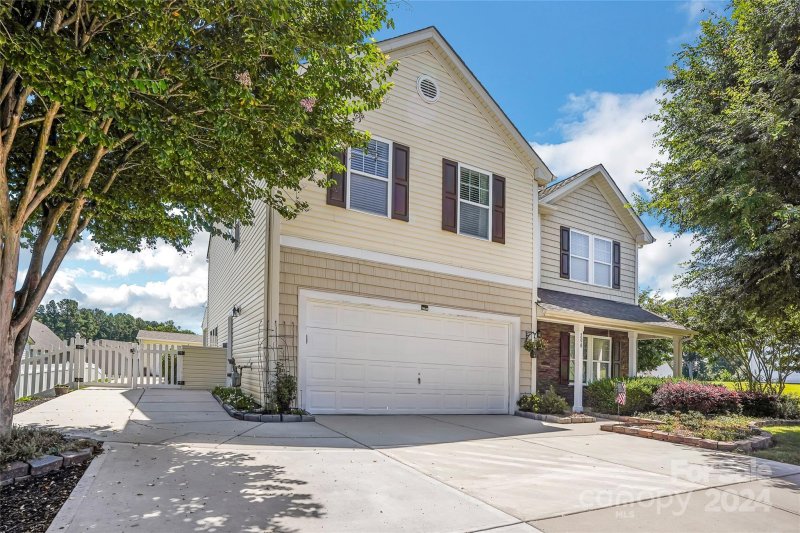 Property image 2 at 200 Austin Field Court, Mount Holly, NC 28120