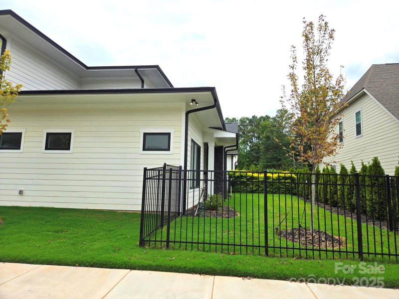 Property image 3 of 13217 Terrace Court Drive in The Palisades, Charlotte, NC 28278