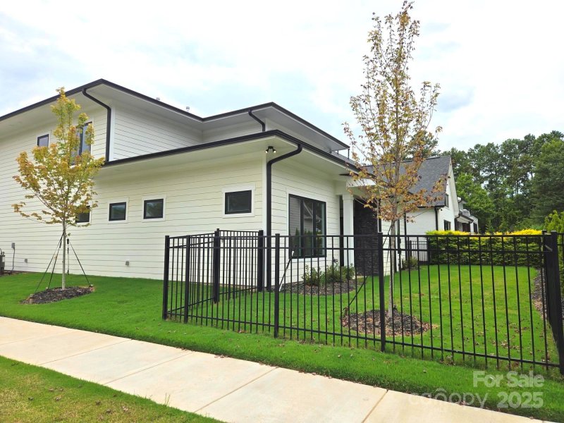 Property image 4 of 13217 Terrace Court Drive in The Palisades, Charlotte, NC 28278