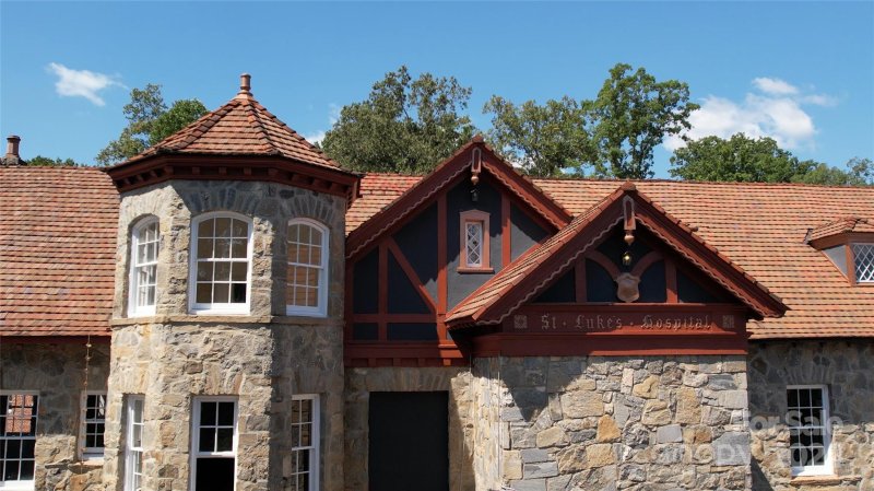 Property image 2 of 330 Carolina Drive in Gillette Woods, Tryon, NC 28782