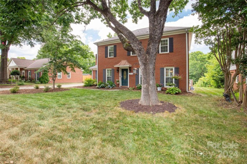 Property image 3 at 9721 Ridgemore Drive, Charlotte, NC 28277