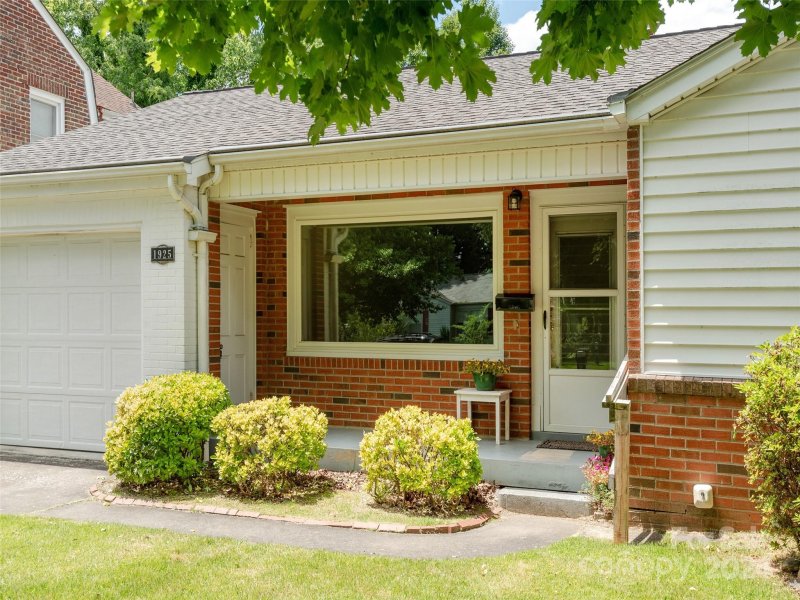Property image 3 at 1925 Arlington Place, Hendersonville, NC 28791