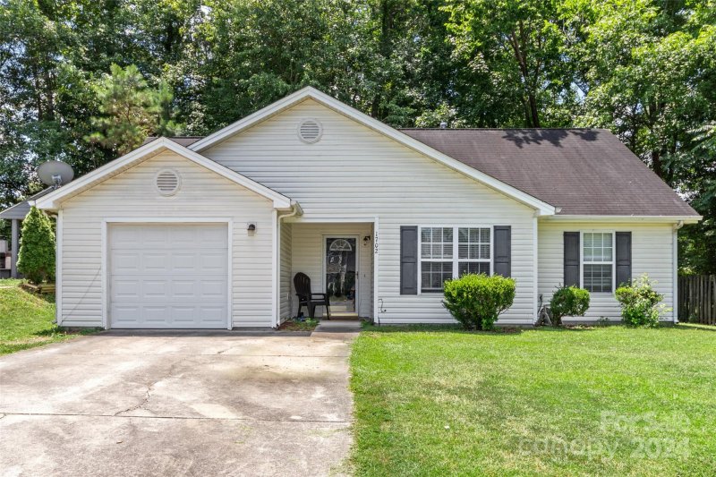 Property image 3 at 1702 Mission Oaks Street, Kannapolis, NC 28083